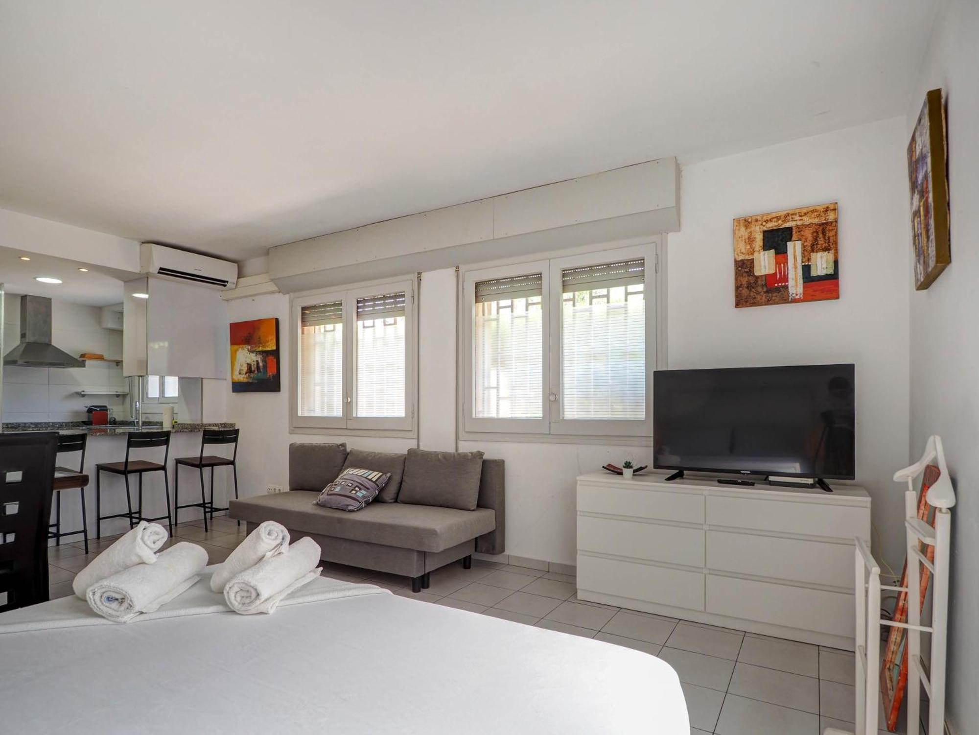 Los Globos Beach Studio By Hello Homes Sitges Exterior photo